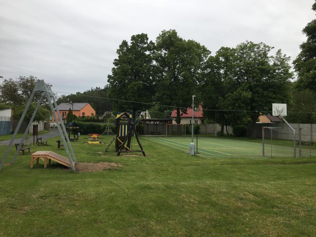 Podkrovi S Koupelnou Svinarov Buitenkant foto